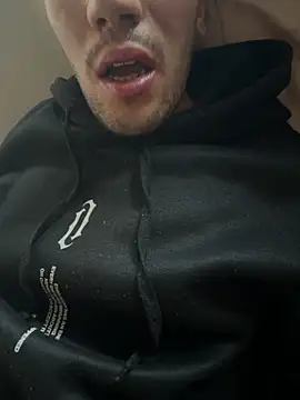 yaxxx03 online show from October 18, 2025, 1:23 pm