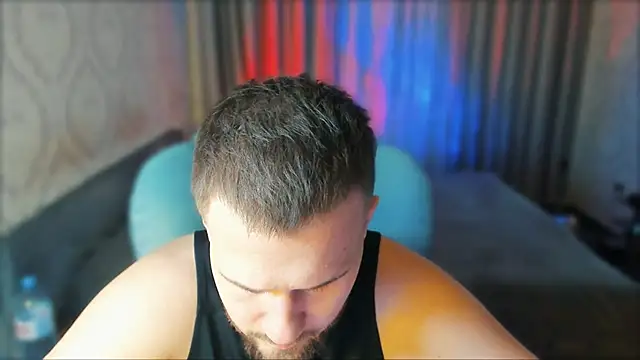 Snapshot of Vladik_b chatting on February 10, 2026, 6:12 pm Vladik b online show from February 10, 2026, 6:12 pm