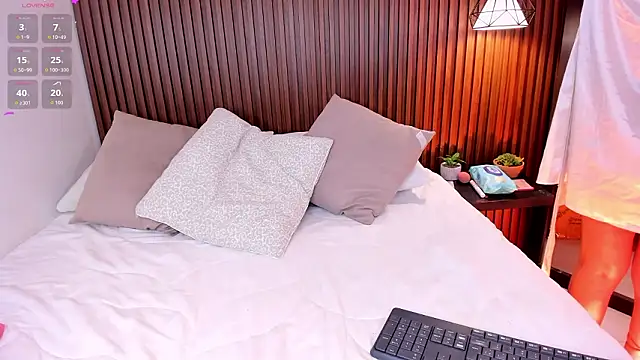 julietaevanns online show from February 3, 2026, 6:40 am