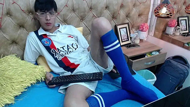 Snapshot of Estiv18_ chatting on March 23, 2025, 6:26 am Estiv18 online show from March 23, 2025, 6:26 am