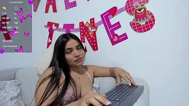 Snapshot of sarita_bigbooty_ chatting on February 16, 2025, 1:14 am sarita bigbooty online show from February 16, 2025, 1:14 am