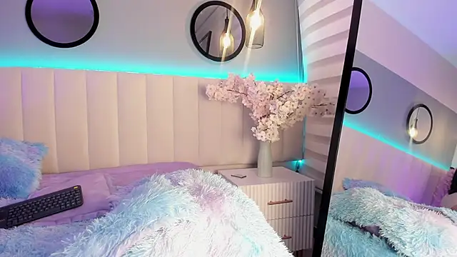 alice lodge online show from September 20, 2025, 3:18 am