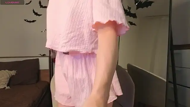 Bella  Faith online show from October 22, 2025, 5:08 am