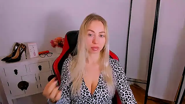 MargaritaRose online show from March 16, 2026, 7:34 am