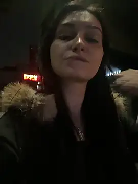 lunalovelee online show from October 11, 2025, 5:33 pm