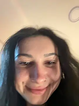 lunalovelee online show from November 27, 2025, 1:35 pm