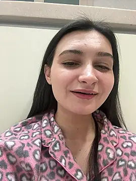 lunalovelee online show from January 13, 2026, 3:28 pm