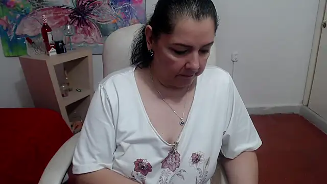 leonela 69 online show from September 29, 2025, 3:33 am