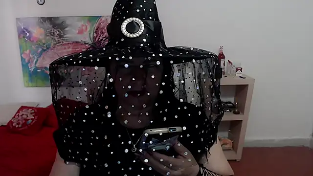 leonela 69 online show from October 31, 2025, 9:27 pm