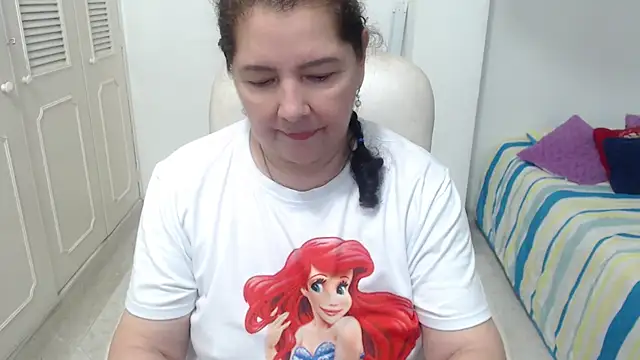 leonela 69 online show from May 26, 2026, 2:07 am