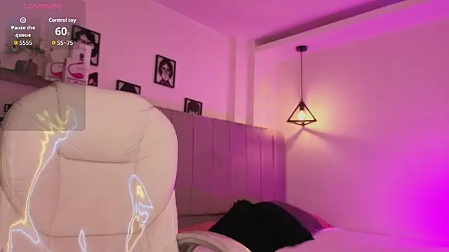 Miller Vanessa  online show from October 14, 2025, 8:42 pm