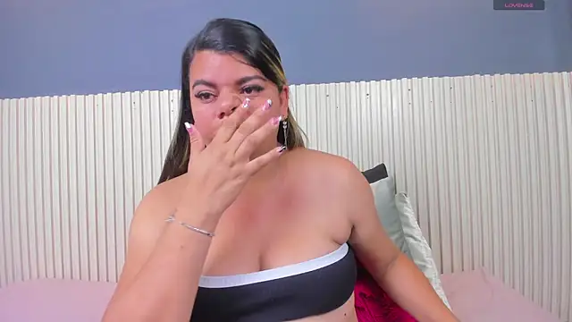 Aida-nicolle online show from October 3, 2025, 9:39 am