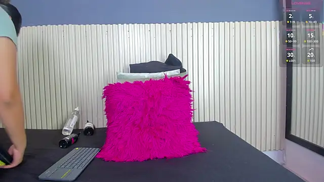 Aida-nicolle online show from October 28, 2025, 10:08 am