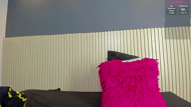 Aida-nicolle online show from November 8, 2025, 9:53 am