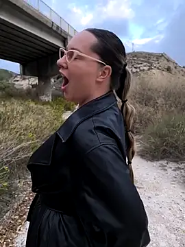 Mona Plus online show from October 6, 2025, 6:33 am