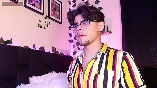 Snapshot of isaac-saenz chatting on March 22, 2025, 10:15 pm isaac-saenz online show from March 22, 2025, 10:15 pm