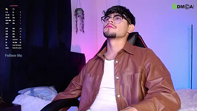 isaac-saenz online show from October 12, 2025, 11:15 pm