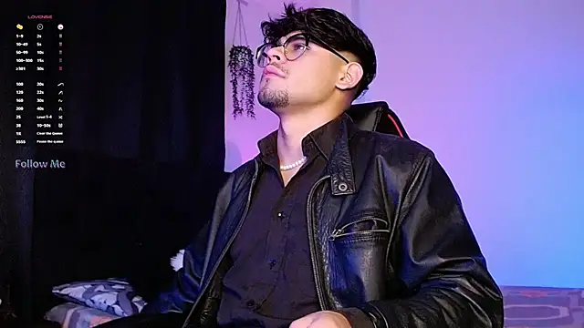 isaac-saenz online show from October 28, 2025, 9:17 pm