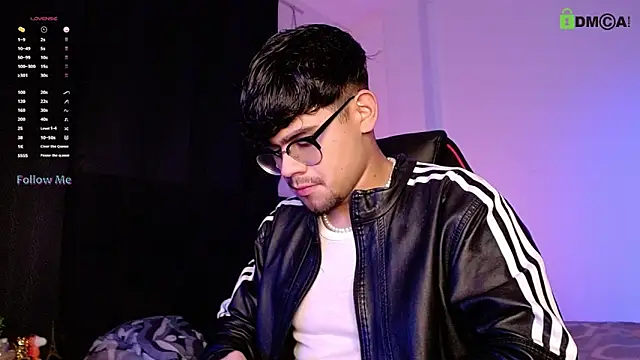 isaac-saenz online show from November 7, 2025, 10:32 pm