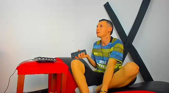 Snapshot of Isak_Millan chatting on February 13, 2025, 2:34 am Isak Millan online show from February 13, 2025, 2:34 am