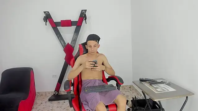 Snapshot of Isak_Millan chatting on October 13, 2025, 11:27 pm Isak Millan online show from October 13, 2025, 11:27 pm