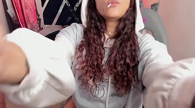 charlotte bluee online show from February 18, 2025, 10:36 pm