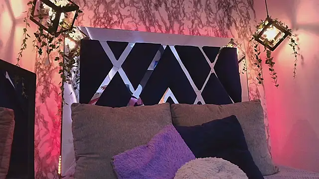 charlotte bluee online show from October 27, 2025, 6:45 pm