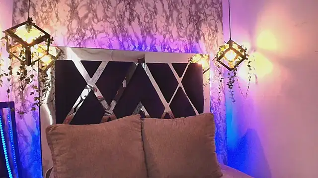 charlotte bluee online show from November 14, 2025, 6:39 pm