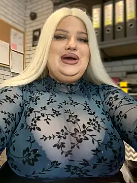 Snapshot of Eliaden chatting on November 4, 2025, 3:27 am Eliaden online show from November 4, 2025, 3:27 am