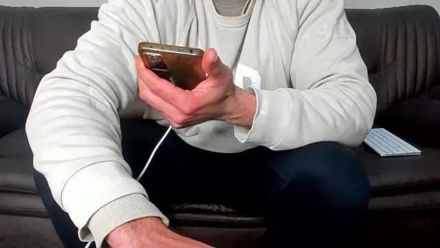 Snapshot of sexyhotmusclesforyou1 chatting on March 23, 2025, 3:32 am sexyhotmusclesforyou1 online show from March 23, 2025, 3:32 am