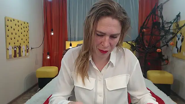 TessaDaybreak online show from October 10, 2025, 7:29 am