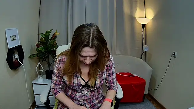 Snapshot of TessaDaybreak chatting on February 21, 2026, 7:42 am TessaDaybreak online show from February 21, 2026, 7:42 am