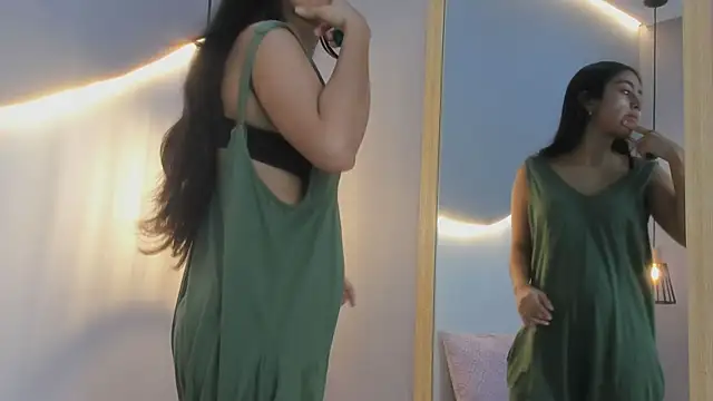 lucelly 15 online show from November 23, 2025, 11:43 am