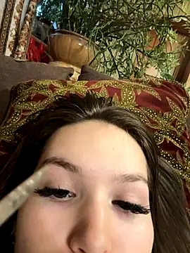 -Amora online show from November 20, 2025, 12:16 pm