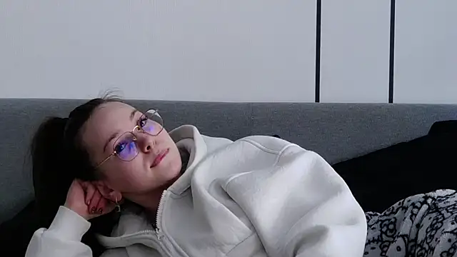 Snapshot of -Amora chatting on March 31, 2026, 11:21 am -Amora online show from March 31, 2026, 11:21 am