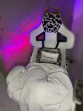  ivyginger online show from April 9, 2026, 4:34 am