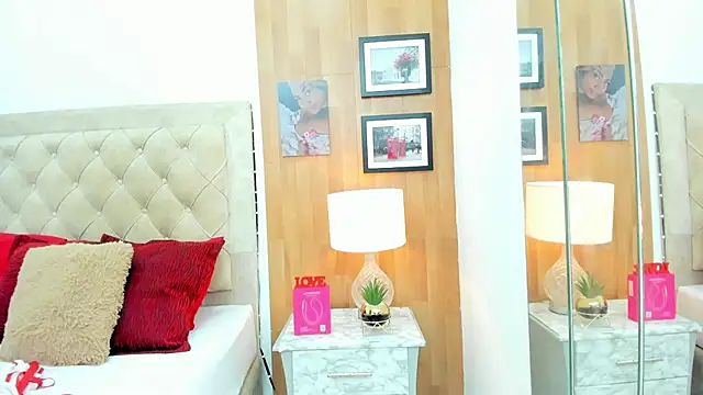 Snapshot of KimberlyBigBoobs chatting on October 29, 2025, 10:22 pm KimberlyBigBoobs online show from October 29, 2025, 10:22 pm