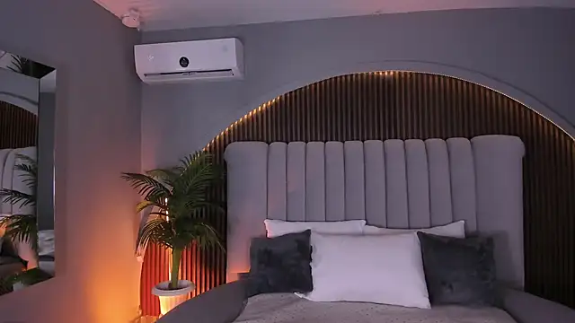 Snapshot of MelanieHillss chatting on January 18, 2026, 4:05 am MelanieHillss online show from January 18, 2026, 4:05 am