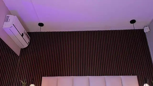 MelanieHillss online show from April 10, 2026, 4:06 am