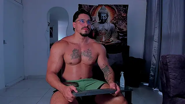 Valentino Dosantos  online show from October 18, 2025, 2:18 pm