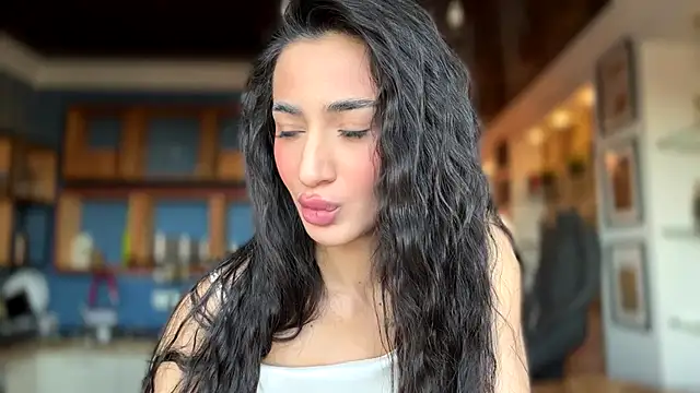 alissadreams online show from October 13, 2025, 10:37 am