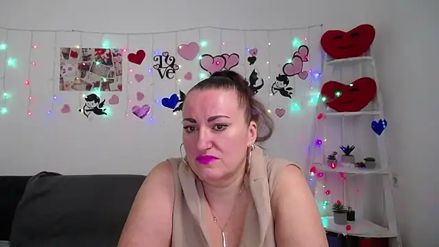 Snapshot of DianaMGG chatting on March 6, 2025, 6:30 am DianaMGG online show from March 6, 2025, 6:30 am