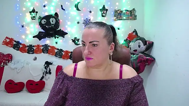 Snapshot of DianaMGG chatting on October 18, 2025, 5:14 pm DianaMGG online show from October 18, 2025, 5:14 pm