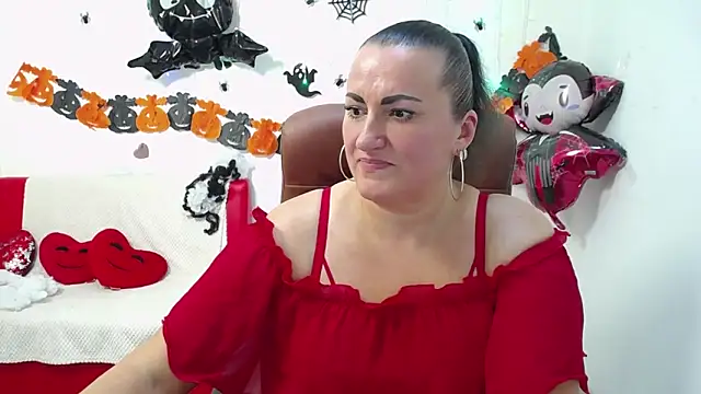 Snapshot of DianaMGG chatting on October 24, 2025, 6:48 pm DianaMGG online show from October 24, 2025, 6:48 pm