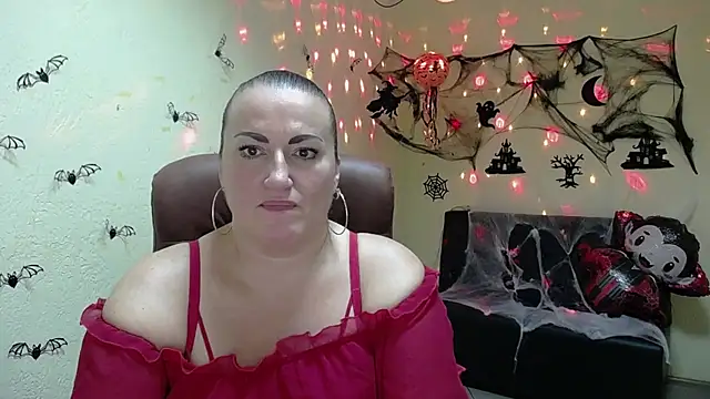 Snapshot of DianaMGG chatting on October 27, 2025, 6:23 pm DianaMGG online show from October 27, 2025, 6:23 pm