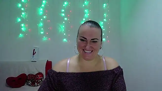 Snapshot of DianaMGG chatting on November 11, 2025, 6:35 am DianaMGG online show from November 11, 2025, 6:35 am