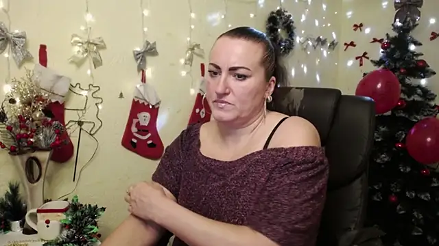 DianaMGG online show from December 14, 2025, 7:07 pm