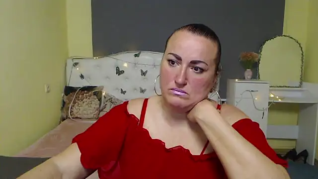 Snapshot of DianaMGG chatting on April 22, 2026, 5:54 am DianaMGG online show from April 22, 2026, 5:54 am
