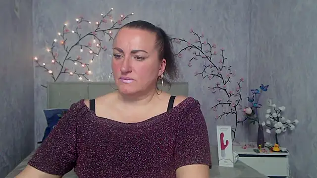 Snapshot of DianaMGG chatting on April 24, 2026, 5:43 am DianaMGG online show from April 24, 2026, 5:43 am