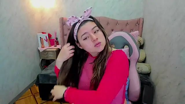 Lianngrace online show from March 4, 2026, 2:01 pm